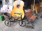 altes Dreirad und Instrumente